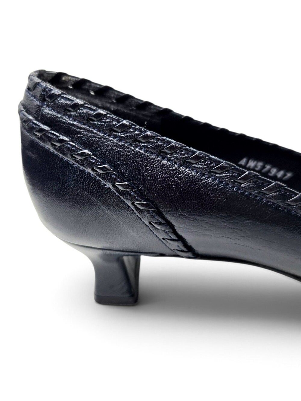 Stuart Weitzman Barclo Navy Pumps. 8M - Picture 8 of 16